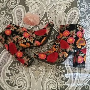 Floral boutique booties NEW